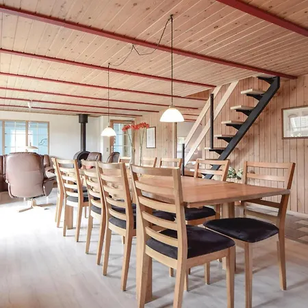 6 Bedroom Beautiful In 펜션 *