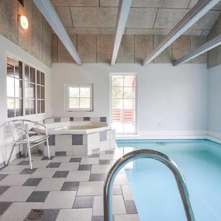 펜션 6 Bedroom Beautiful In